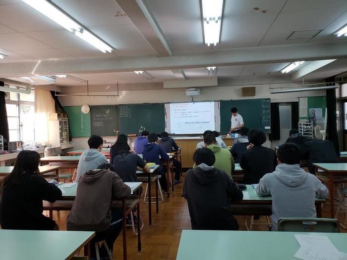 11月8日（木）2限目、3限目は本校教員の授業見学