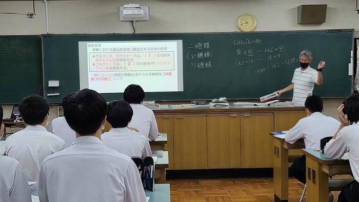 9月6日(月)教育庁の学校訪問で参事の来訪があり、学校運営の現状説明と授業見学を行いました。