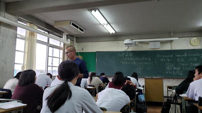 10月24日(木)午前に保健の授業見学をしました。