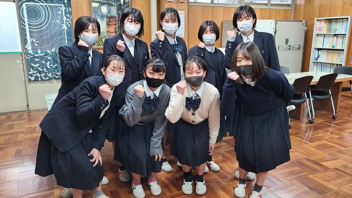 1月8日(金)昼休みに女子バスケットボール部の生徒が 今週末から始まる「新人大会」 の応援依頼に校長室に来室
