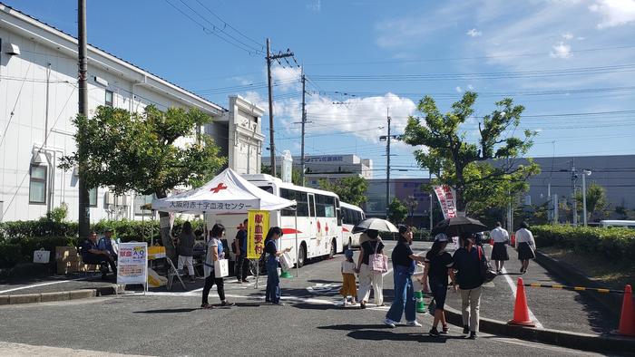9月7日(土)牧高祭初日開催~正門の外では日本赤十字社の献血呼び掛けに協力