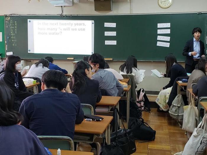 11月16日(金)6限目に、 英語科公開研究授業を実施~知識の英語から、考え、伝える英語に~