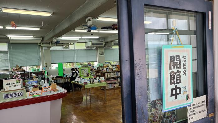 5月14日（金）早朝の図書館で多くの生徒が自習していました。