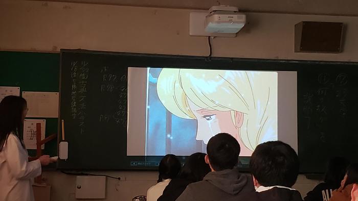11月15日(金)2限に1年生の国語現代文、4限に2年生の地理、6限に3年生の国語現代文の授業を見学