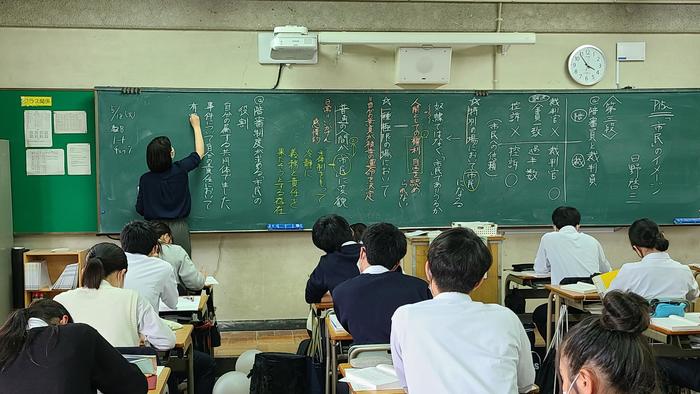 5月17日(月)7限は2年生国語・現代文の授業を見学