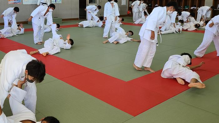 10月27日(火)5限は1年生の体育で柔道の授業を柔道場で見学