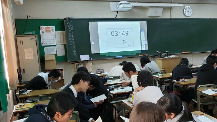 11月5日(火)1限に2年生、2限に3年生のコミュニケーション英語の授業を見学