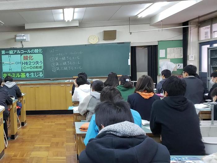 12月19日(水)化学の授業を見学