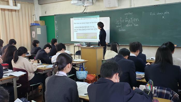 1月20日(月)岐阜県立高等学校の先生方が牧野高校の電子黒板を使った授業を観に来られました。