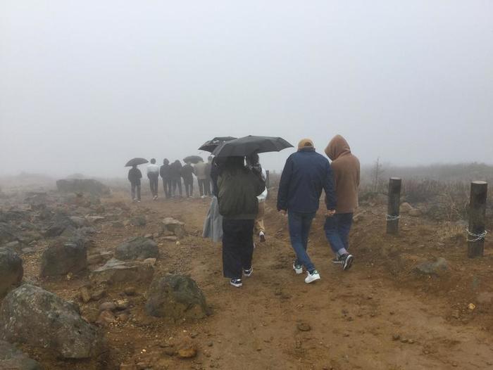 10月19日(金)修学旅行第四日目 4組は蔵王へ。霧雨に覆われて幽玄です