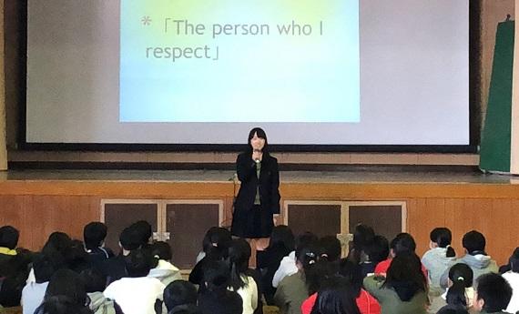 12月14日(金)牧野高校の1年生と2年生の代表が英語で「暗唱」と「スピーチ」~枚方市立第三中学校区 EC Festivalで~