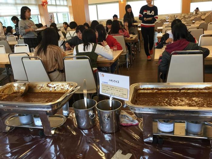 10月17日（水）修学旅行第二日目 ホテルの昼食はハヤシライス