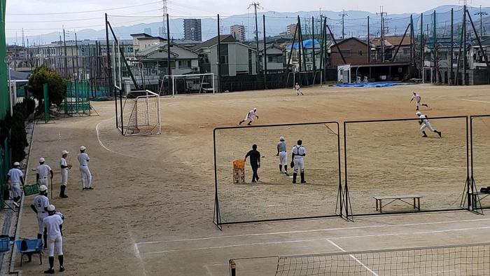 4月3日(水)グラウンドでは野球部が練習しています