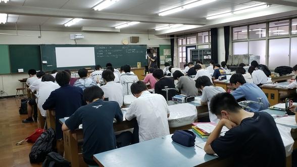 7月3日(金)放課後に3年生の化学の講習を見学〜先生の尽力に感謝