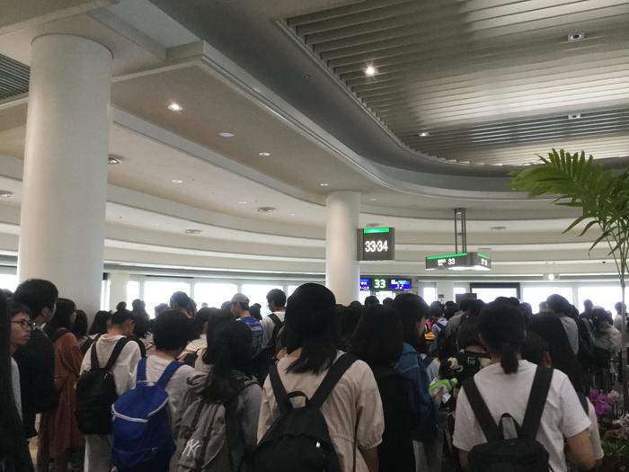 10月20日（日）43期生修学旅行第4日目 那覇市内の国際通りの散策を終え、伊丹空港帰着組は、那覇空港に集合しました。