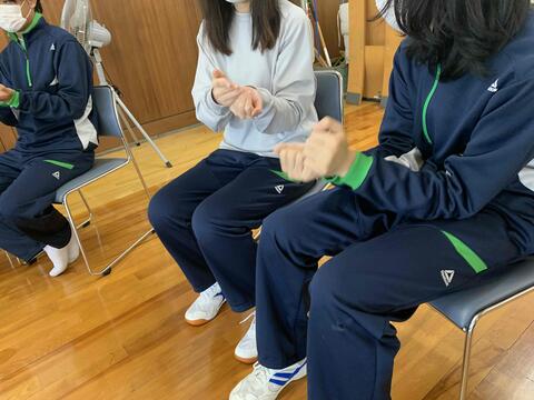 フィンガーダンス１.JPG