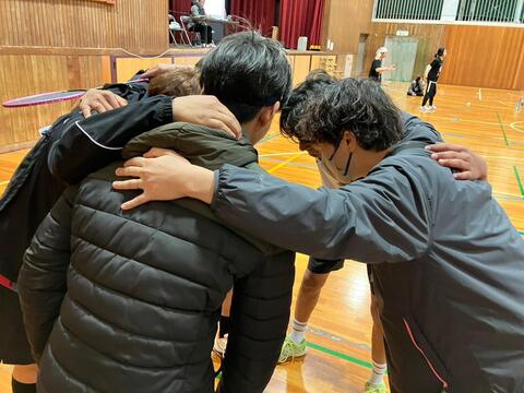 寝屋川戦(円陣)2.jpeg