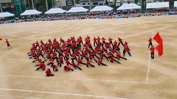 6月6日（木）午後のスタートは団対抗応援合戦。最初は赤団です。