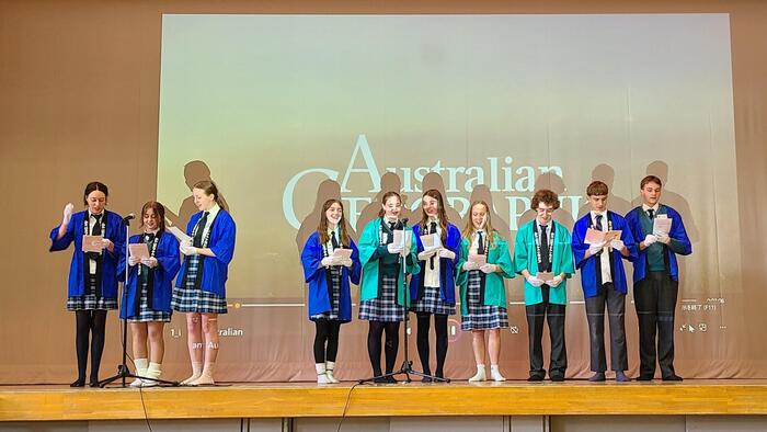 12月6日(水)Living Waters Lutheran Collegeの10名の生徒によるパフォーマンスがありました。