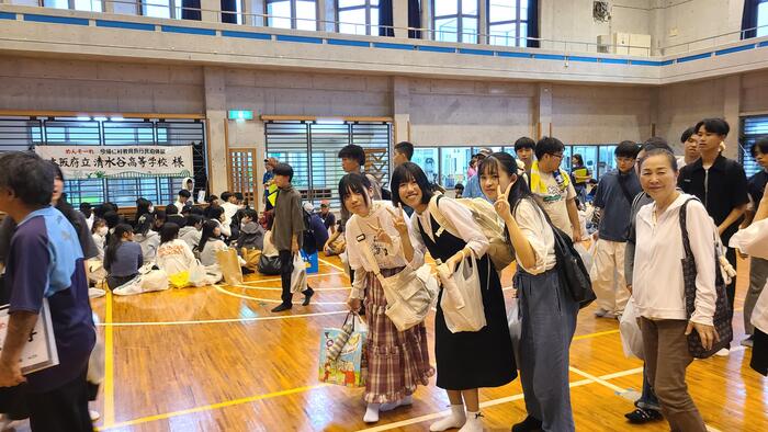 10月29日(火)78期生HR合宿、生徒たちはグループごとでホストファミリーに付いて民泊先に移動します。