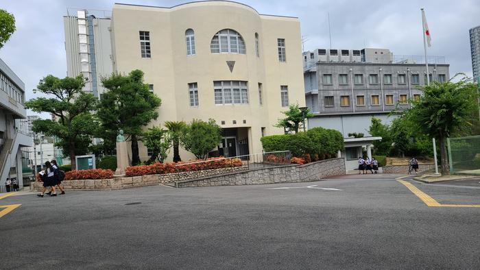 7月8日（金）1学期末考査最終日～部活道具の楽器などをもって登校する生徒も多いようです。