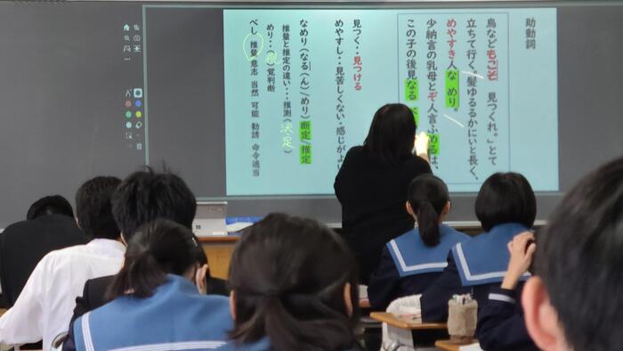11月7日（火）1限に2年生の国語古典の授業を見学しました。