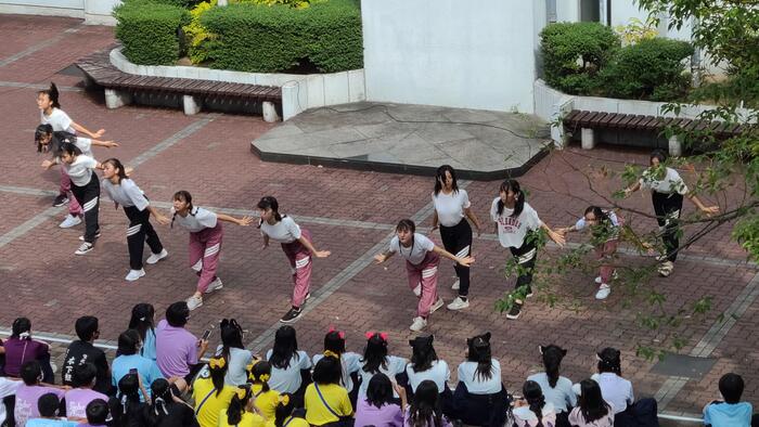 9月2日（金）文化祭1日目～中庭ではダンス部が今日最後となるダンスの演技を披露していました。