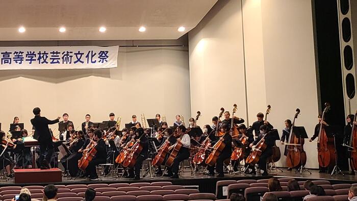 2月4日（日）第44回大阪府高等学校芸術文化祭音楽3部門演奏会では、昼休憩中も府立高校10校の合同オーケストラのリハーサルをしていました。