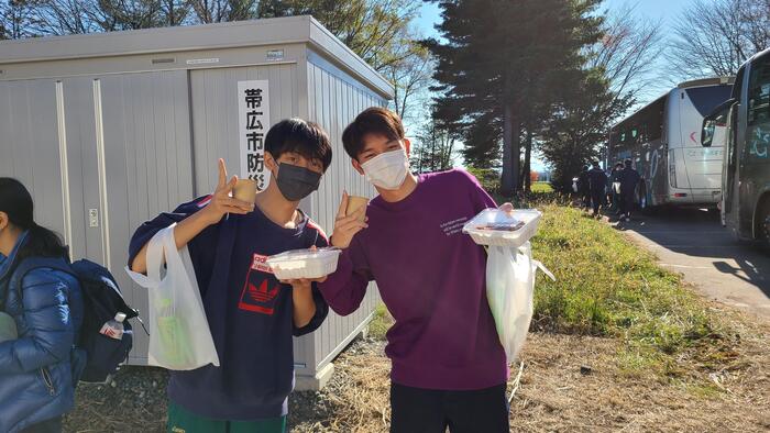 10月27日（木）HR合宿3日めの昼食は、以平農村公園で帯広名物インディアンカレーをいただきます。