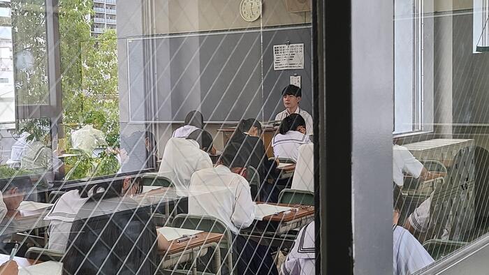7月13日(木)2年生は国語(80分)と英語(80分)、1年生は数学(80分)、国語(60分)、英語(60分)の外部模試を受験しています。