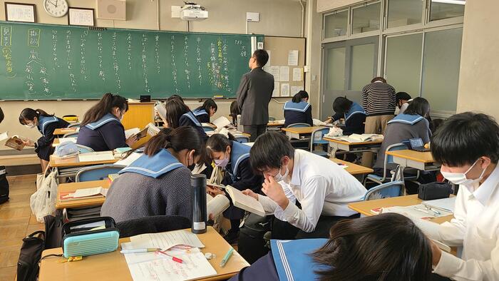 11月22日(火)2限に3年生の国語・古典の授業を見学しました。