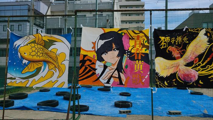 6月6日（木）体育祭が始まります。クラス旗が並んでいます。