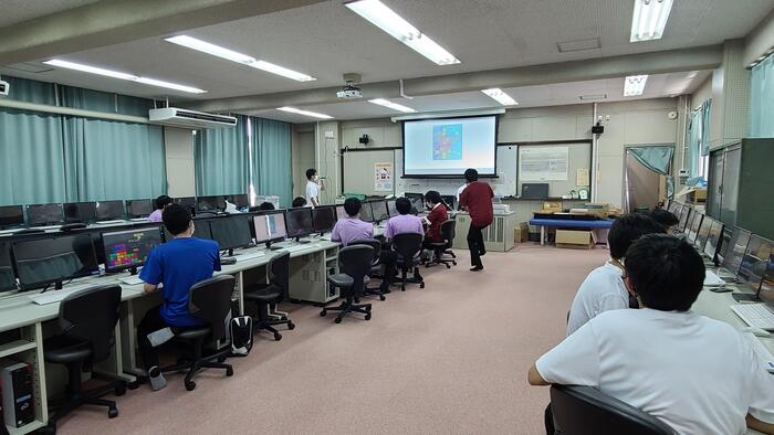 9月2日(金)文化祭1日目~LAN教室では電子工学部がGAMEの腕を競っています。