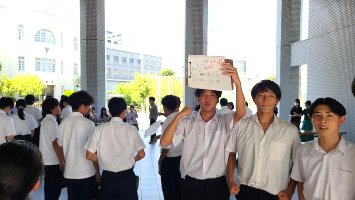 9月4日（水）今日も昼休みは文化祭の食券販売で賑わっています。