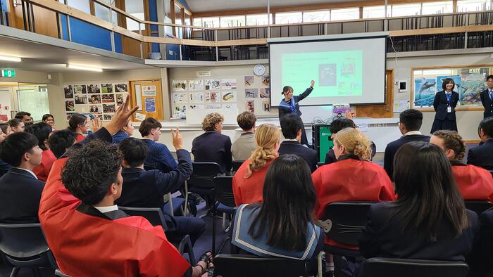8月2日(金)Mount Albert Grammar School語学研修の最後に、バディたちに日本に関するプレゼンテーションを行いました。