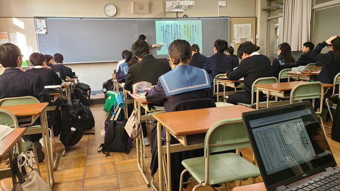 11月22日(金)1限に1年生の国語現代文の授業を見ました。