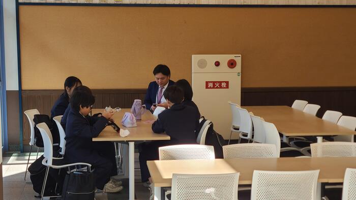11月8日(金)大阪市立住之江中学校の生徒が学校見学に来ました。