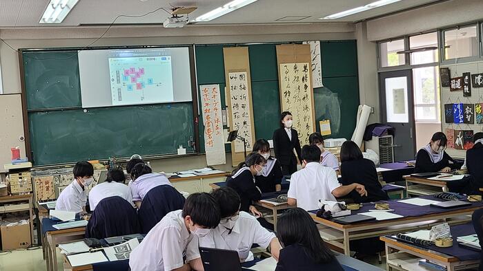 6月5日（月）5、6限に教育実習生による書道の研究授業を見に行きました。