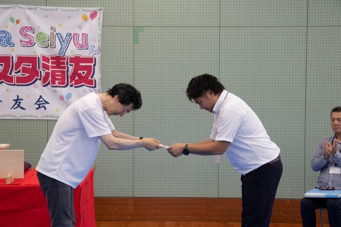 10月2日(月)「フェスタ清友」を行った清友会からクラブ奨励のために支援金を頂きました。