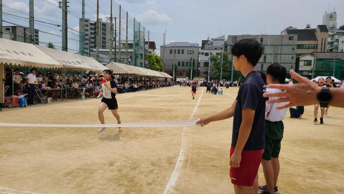 6月6日（木）午前中最後のプログラムのクラブ対抗リレーが始まりました。