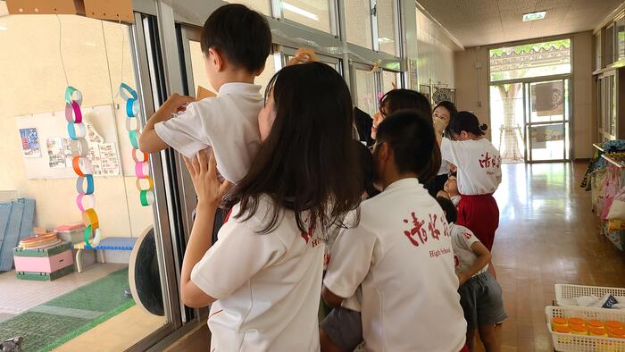 6月19日（水）2年生が5限に家庭科実習で大阪市立真田山幼稚園に行きました。