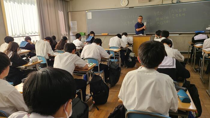 10月11日（水）4限に2年生の保健の授業を見ました。