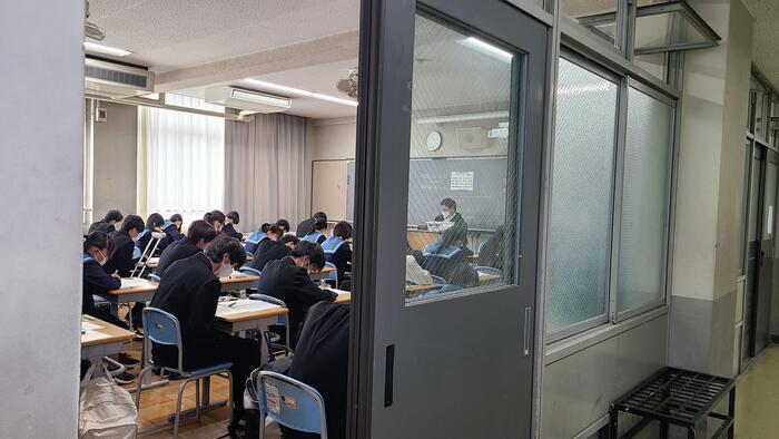 4月11日（火）１、２年生は午前中に国数英の学力や学習習慣等を確認する外部模擬試験を受けています。