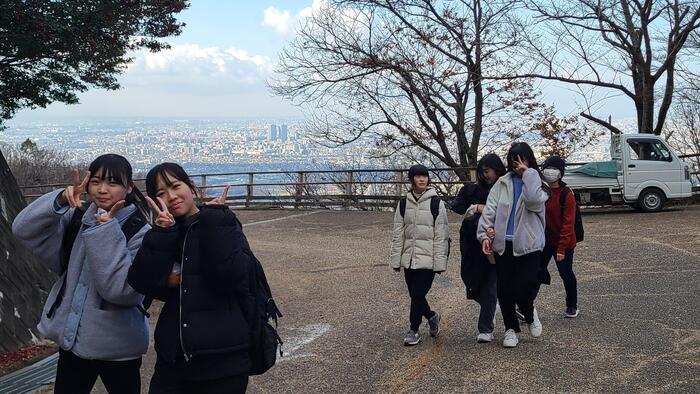 2月7日（金）神津嶽に生徒の先頭、第一陣がやってきました。