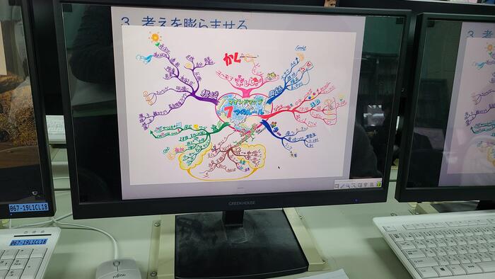 11月28日（月）1限に3年生体育、3限に1年生の情報の授業を見学しました。