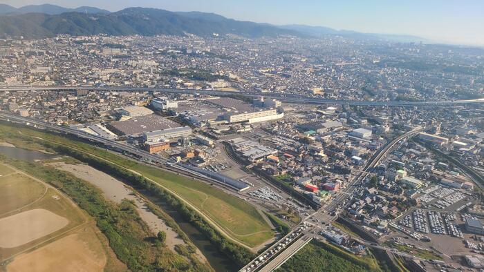 10月24日（火）HR合宿 JAL2001便で札幌に向かうA、D、F、G組は、伊丹空港をテイクオフしました。