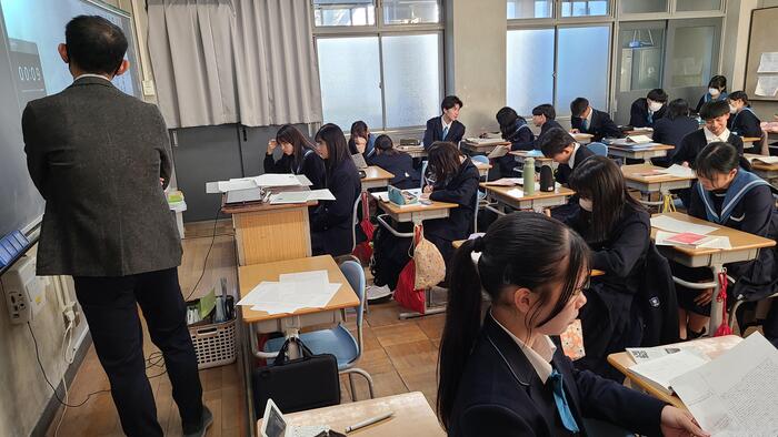 11月18日（月）6限は2年生の論理国語の授業を見ました。