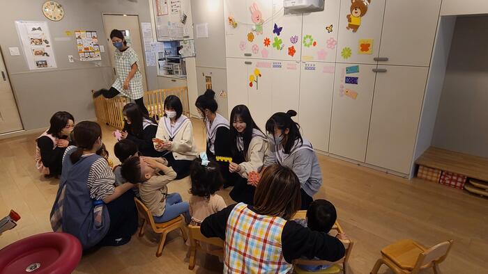 5月15日（水）2限に3年生が選択家庭科・生活文化で近隣の保育園に実習に行きました。