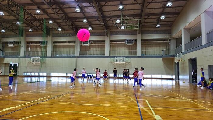 11月14日(火)2年生は午後にスポーツ大会を行っていました。