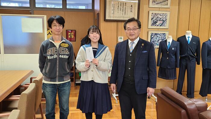 12月21日(木)昼休みにオーケストラ・アンサンブル部の全国大会出場を激励しました。